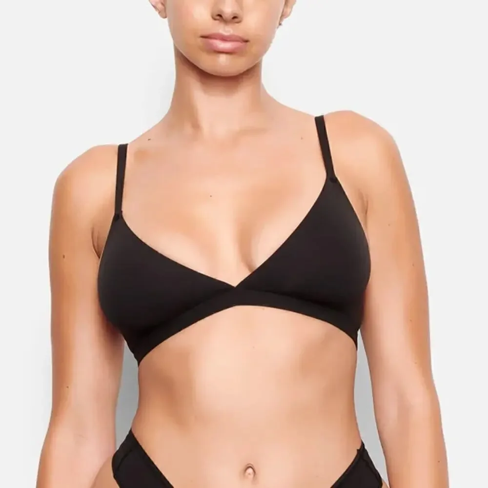 SKIMS Fits Everybody Triangle Bralette Bra in Onyx Black NWT Size Small - Picture 2 of 9